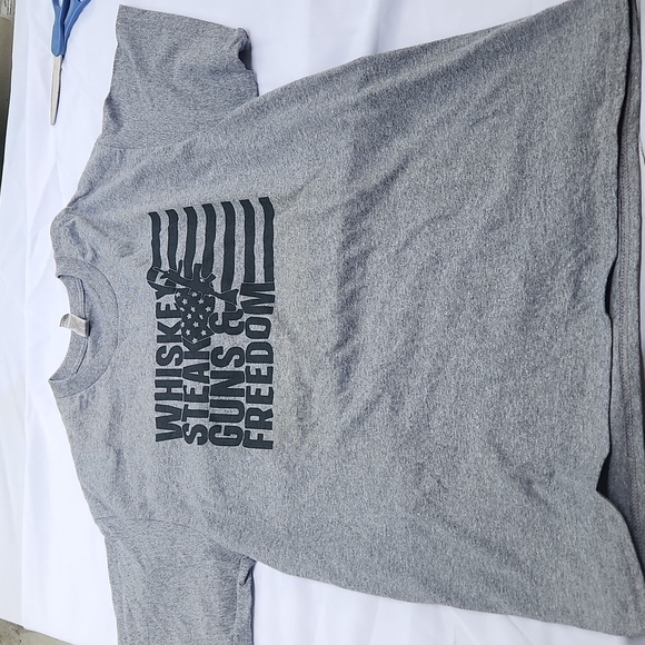 Gildan T shirt size Large - Picture 1 of 4